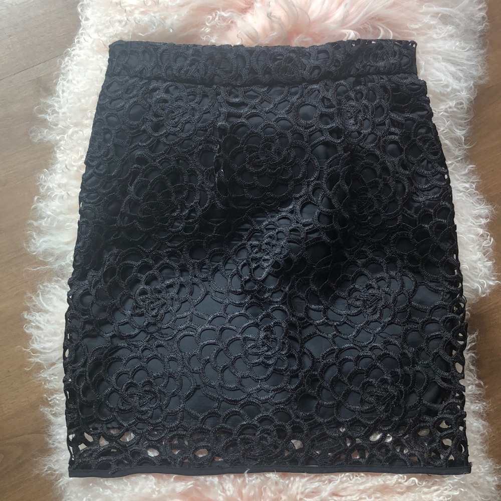 Mini lace skirt/
